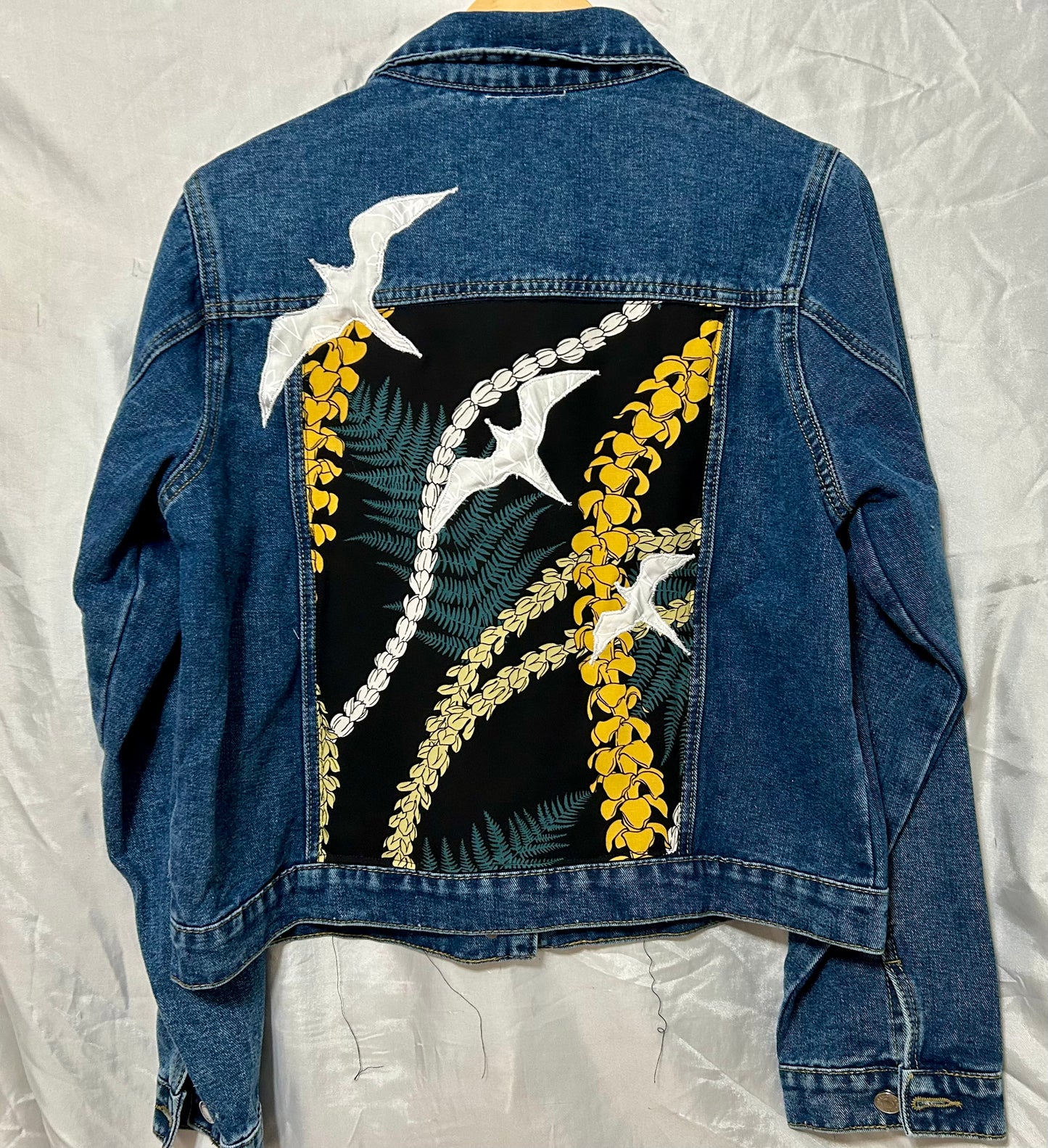 ‘Pakalana Puakinekine ‘Iwa Birds Jacket
