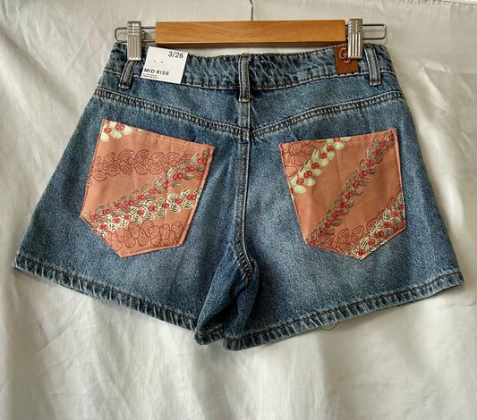 Ni’ihau Shell leis Shorts