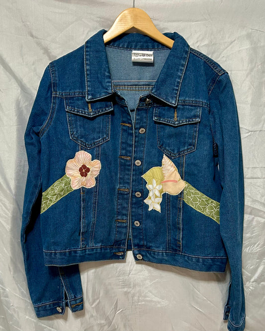 Green ‘Iwa Birds Hau Flower