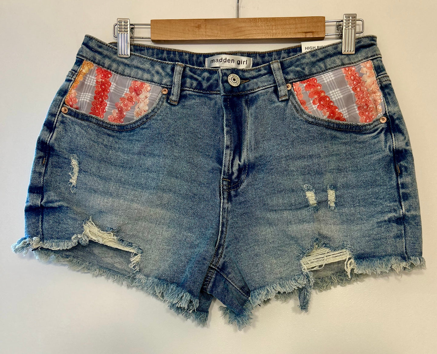 Ni’ihau Shell leis shorts