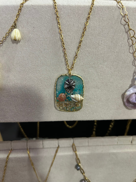 Resin Shells 14K necklace