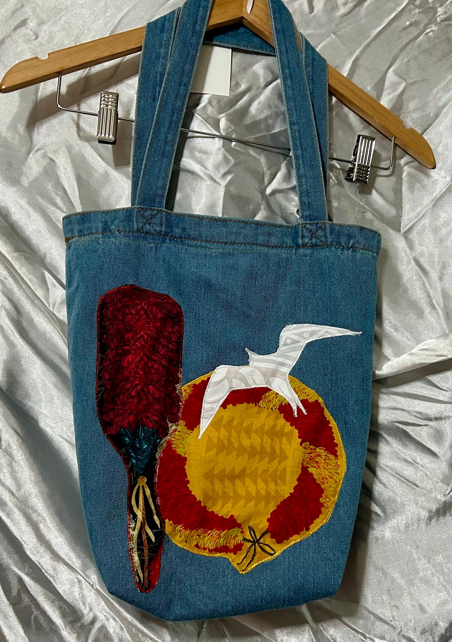 Kahili ‘Iwa Bird Feather Lei Bsg