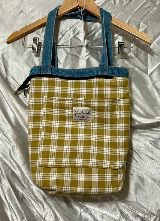 Kahili ‘Iwa Bird Feather Lei Bsg