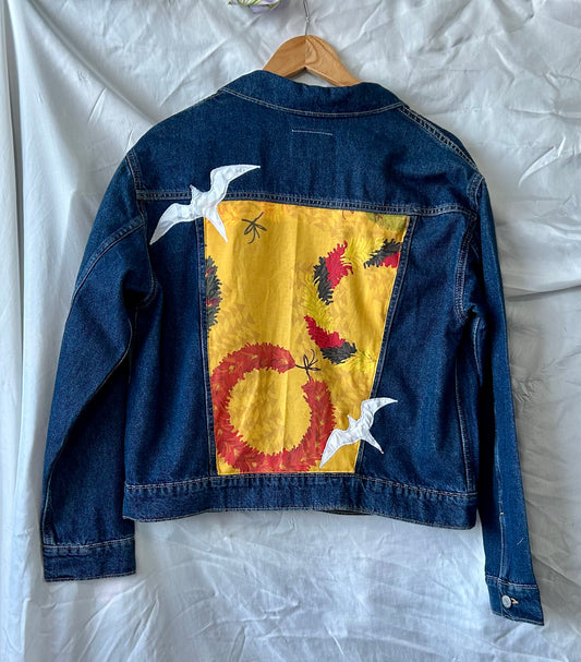 Kahili Feather Lei ‘Iwa Birds