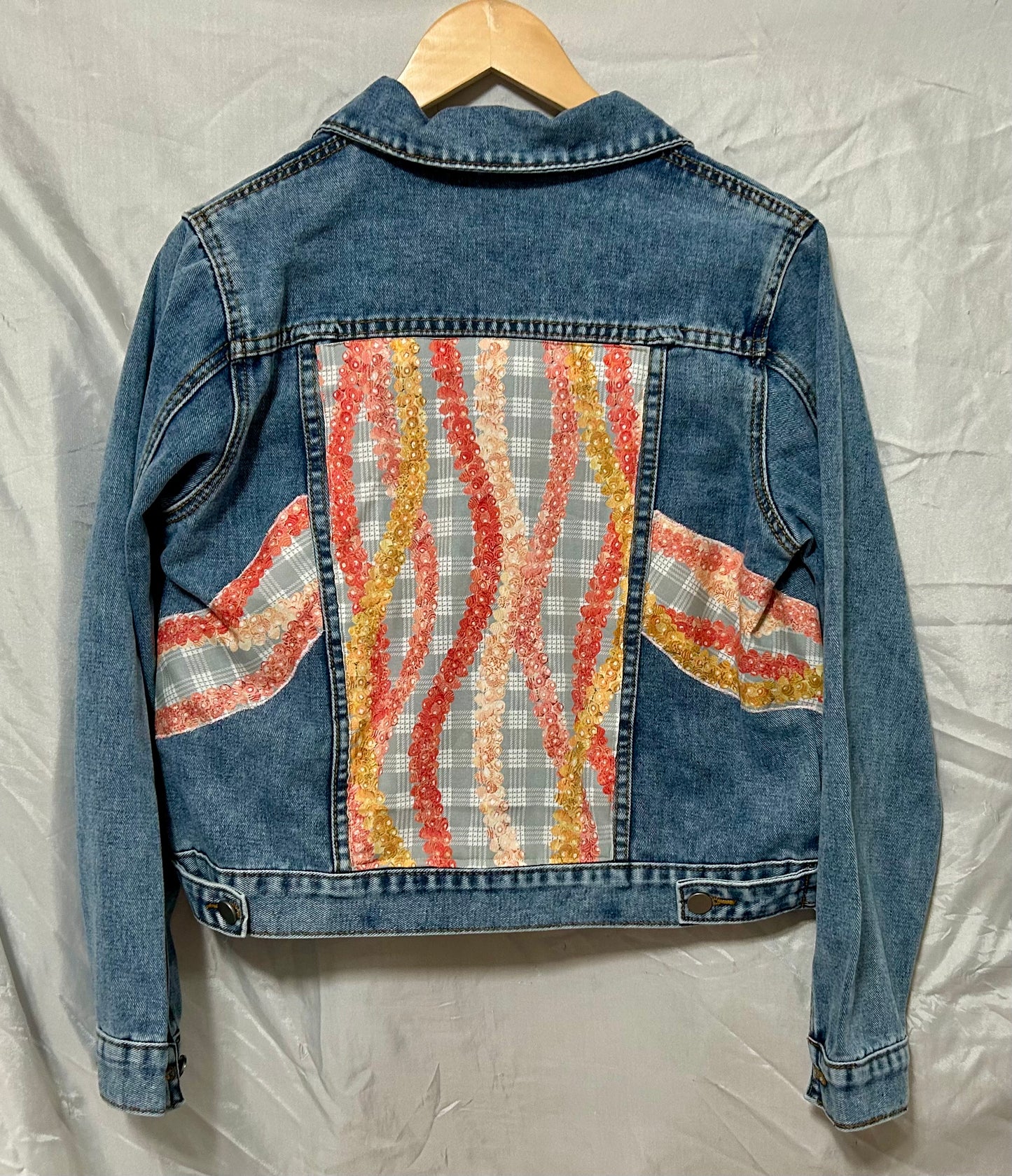 Ni’ihau Shells Leis on Palaka Jackey