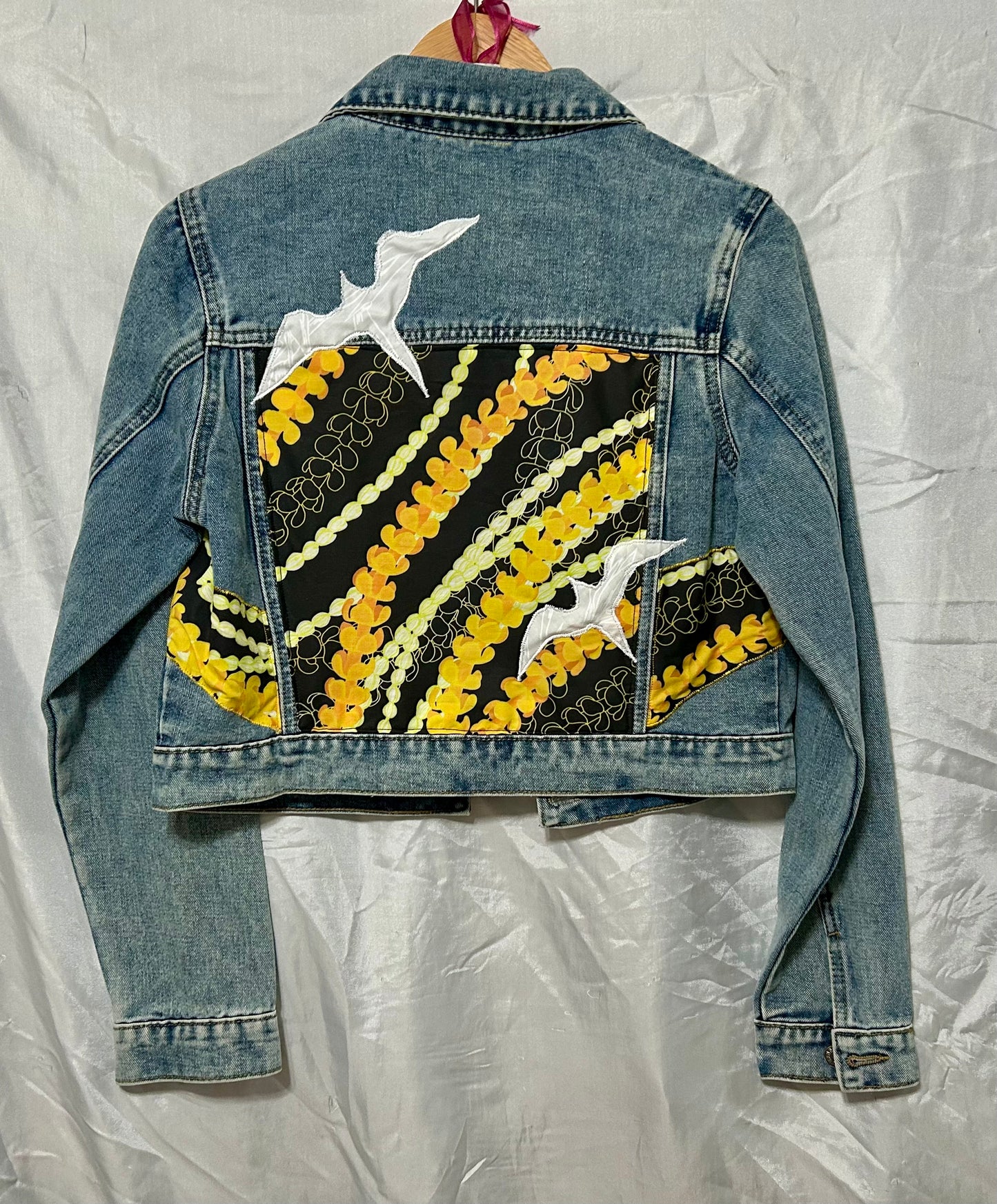 Cropped Puakinekine ‘Iwa Birds Jacket